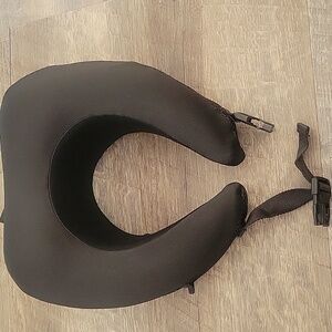 Black Travel Neck Pillow By gowell